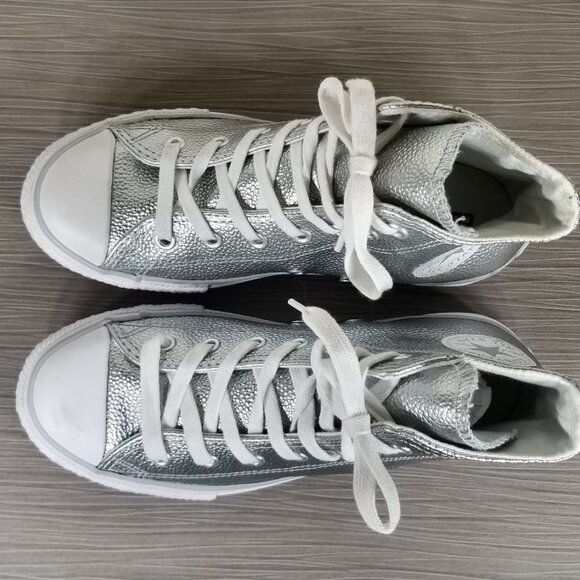Converse Chuck Taylor All Star Sneakers, Silver Leather, Little Kid Size 3 / 35 - Picture 10 of 12